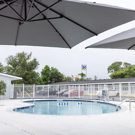Golden Isles Inn & Suites Brunswick Exterior photo