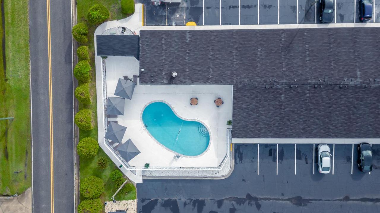 Golden Isles Inn & Suites Brunswick Exterior photo