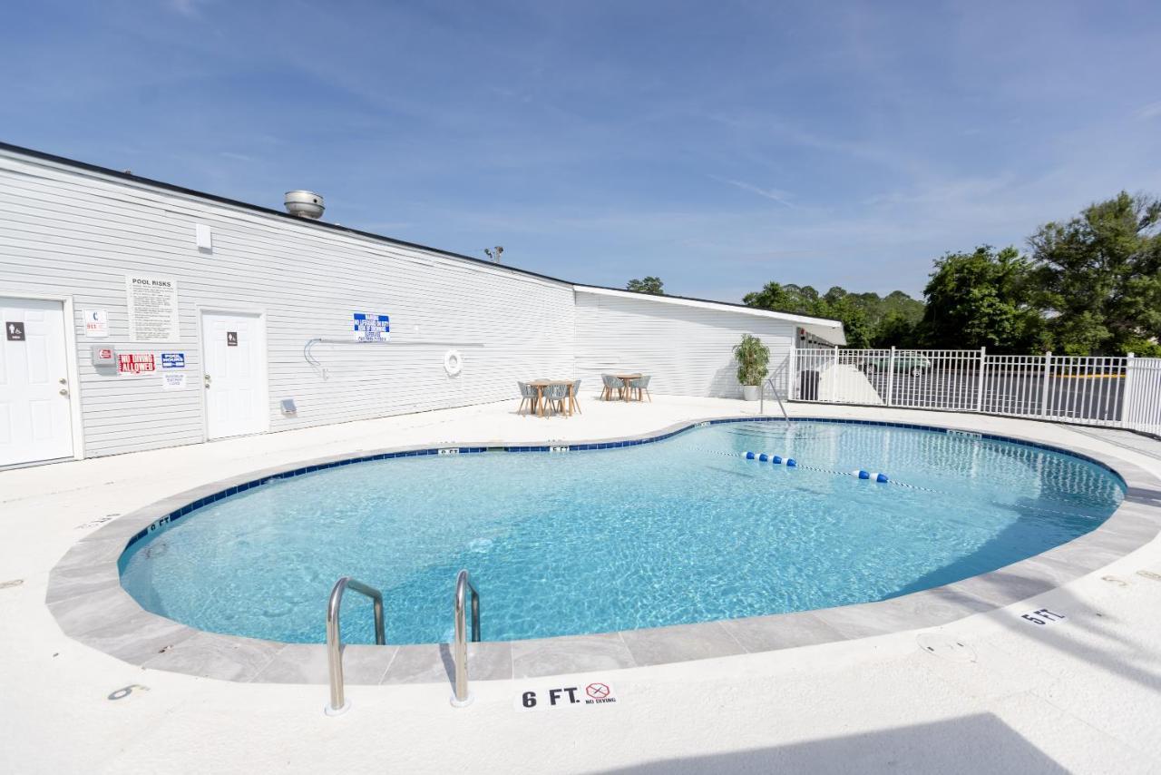 Golden Isles Inn & Suites Brunswick Exterior photo