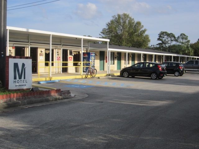 Golden Isles Inn & Suites Brunswick Exterior photo