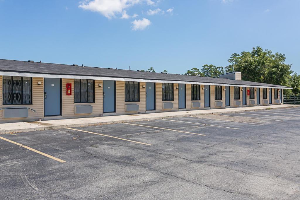 Golden Isles Inn & Suites Brunswick Exterior photo